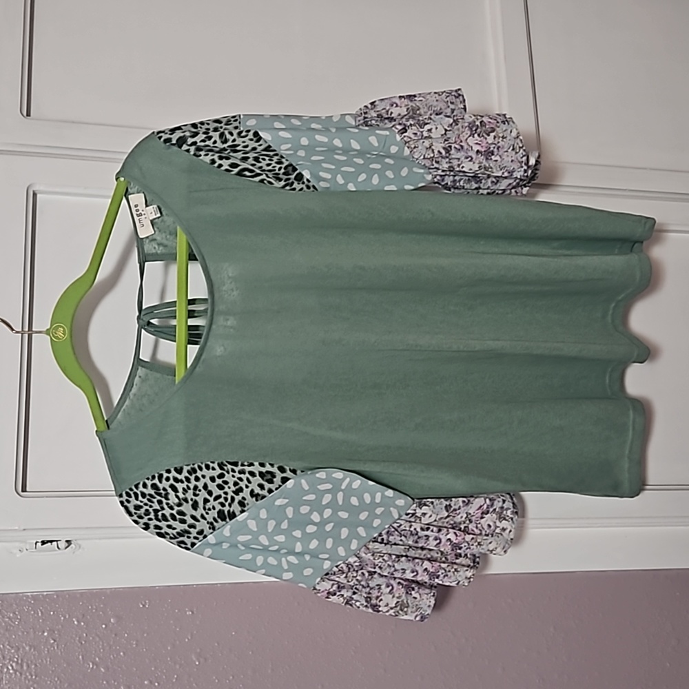 UMGEE women's top green size large